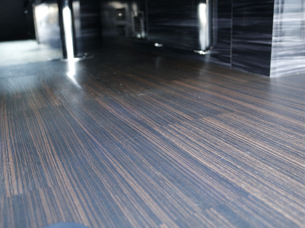 茨城県つくば市にハイエース専門の新車・中古車の展示場を展開！人気のグレード・年式をその場で見比べられます♪皆様のご来場、お問合せを心よりお待ちしております☆