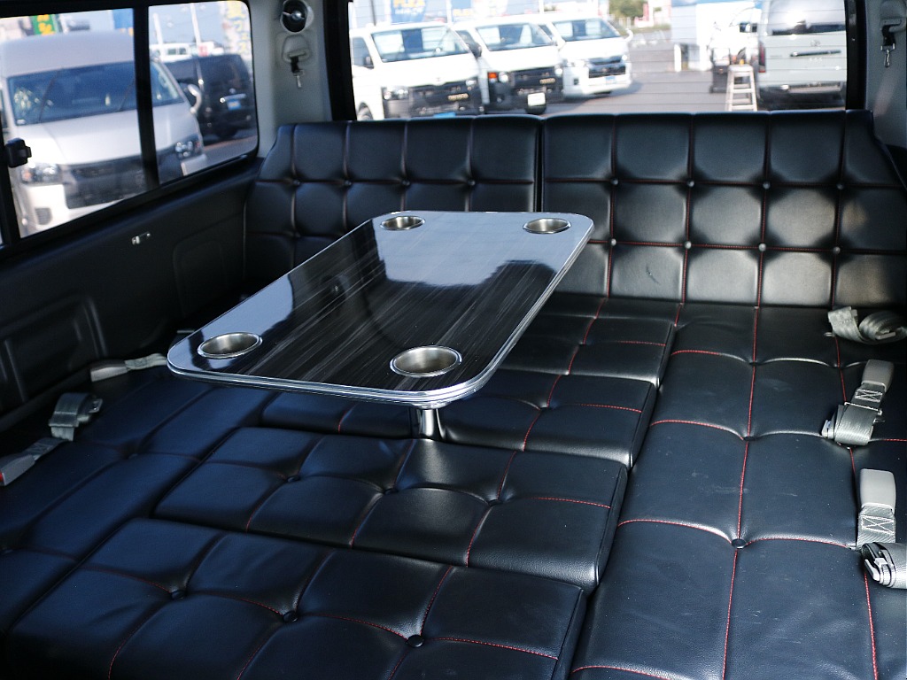 茨城県つくば市にハイエース専門の新車・中古車の展示場を展開！人気のグレード・年式をその場で見比べられます♪皆様のご来場、お問合せを心よりお待ちしております☆