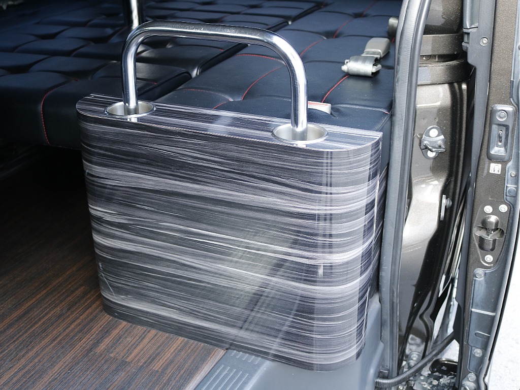 茨城県つくば市にハイエース専門の新車・中古車の展示場を展開！人気のグレード・年式をその場で見比べられます♪皆様のご来場、お問合せを心よりお待ちしております☆