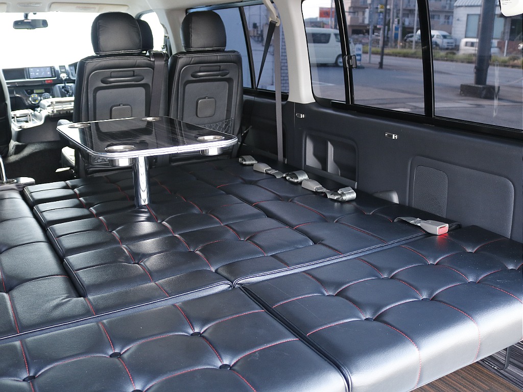 茨城県つくば市にハイエース専門の新車・中古車の展示場を展開！人気のグレード・年式をその場で見比べられます♪皆様のご来場、お問合せを心よりお待ちしております☆