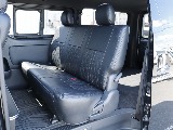 セカンドテーブルが装着されているため、リアシートの方の物置、フットレストとしてお使いいただけます♪
