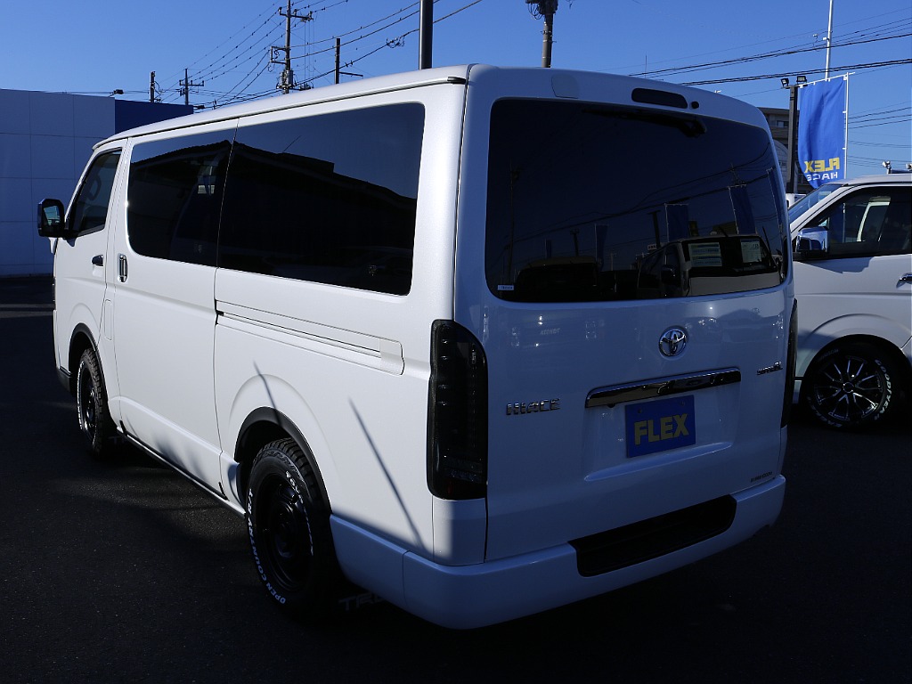 茨城県つくば市にハイエース専門の新車・中古車の展示場を展開！人気のグレード・年式をその場で見比べられます♪皆様のご来場、お問合せを心よりお待ちしております☆