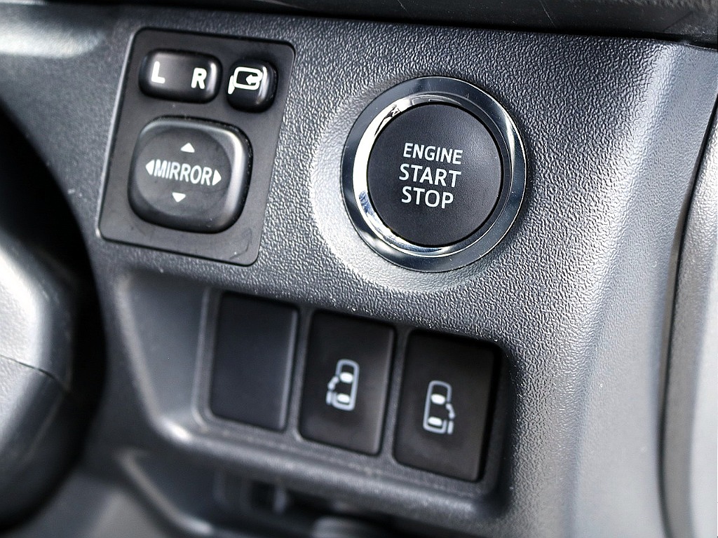 プッシュスタートのお車となりますので、スムーズに始動が可能です☆