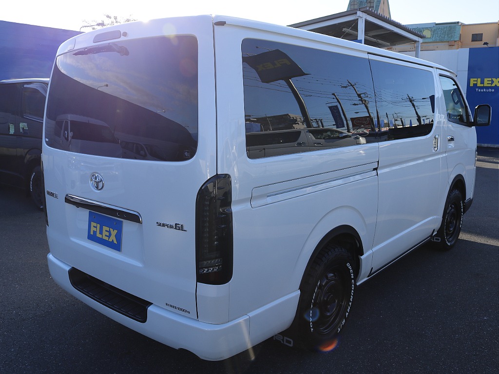 茨城県つくば市にハイエース専門の新車・中古車の展示場を展開！人気のグレード・年式をその場で見比べられます♪皆様のご来場、お問合せを心よりお待ちしております☆