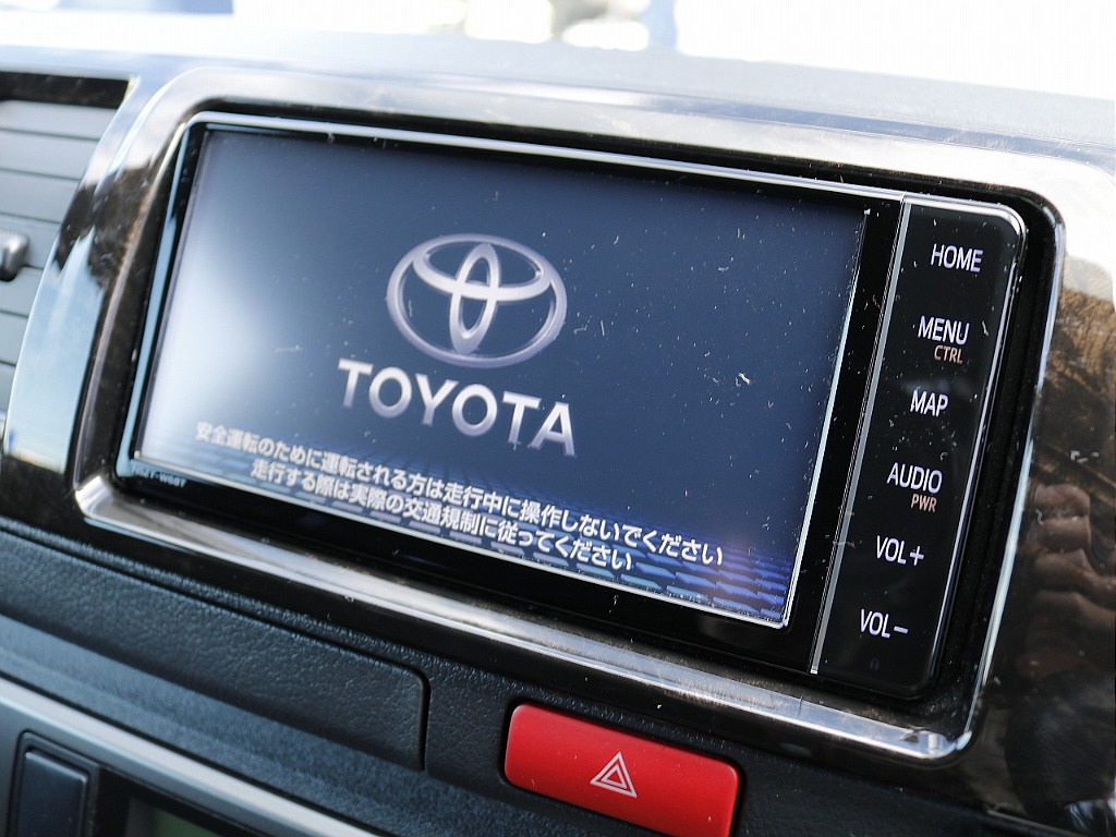 トヨタ7インチ純正ナビとなります☆ 社外ナビの取り付けも可能です。是非ご相談ください☆