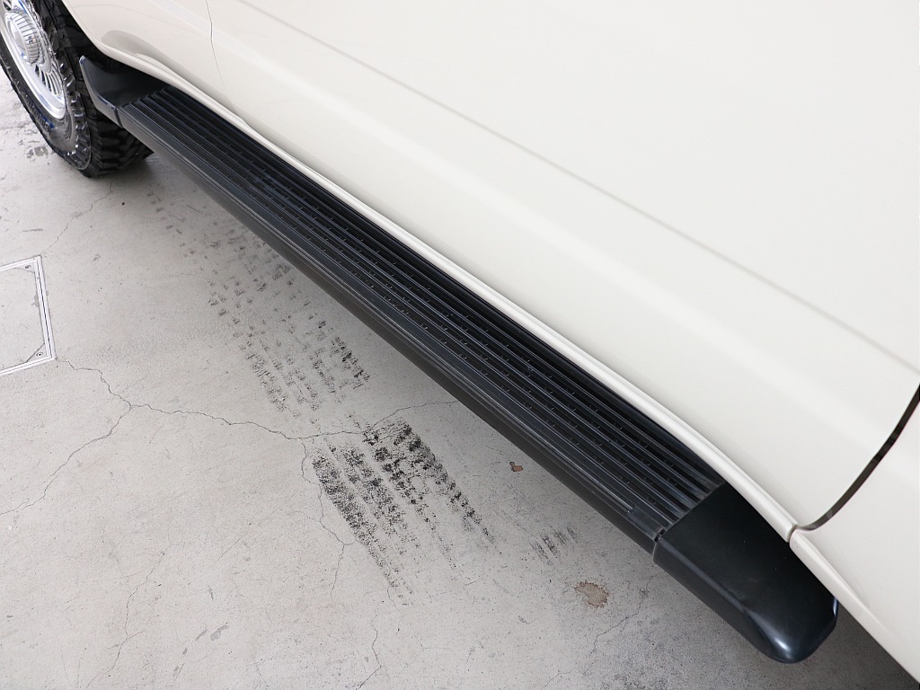 サイドステップ付きで乗り降り楽々！