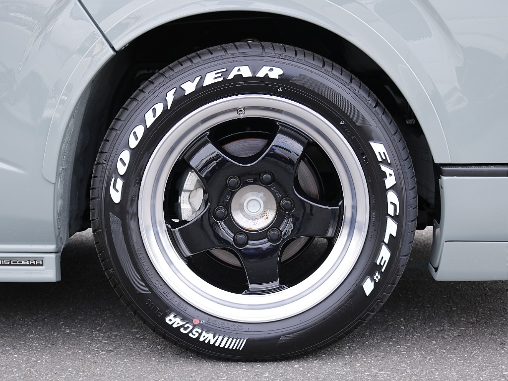 ホイールは　ワーク製17インチホイールを合わせました！