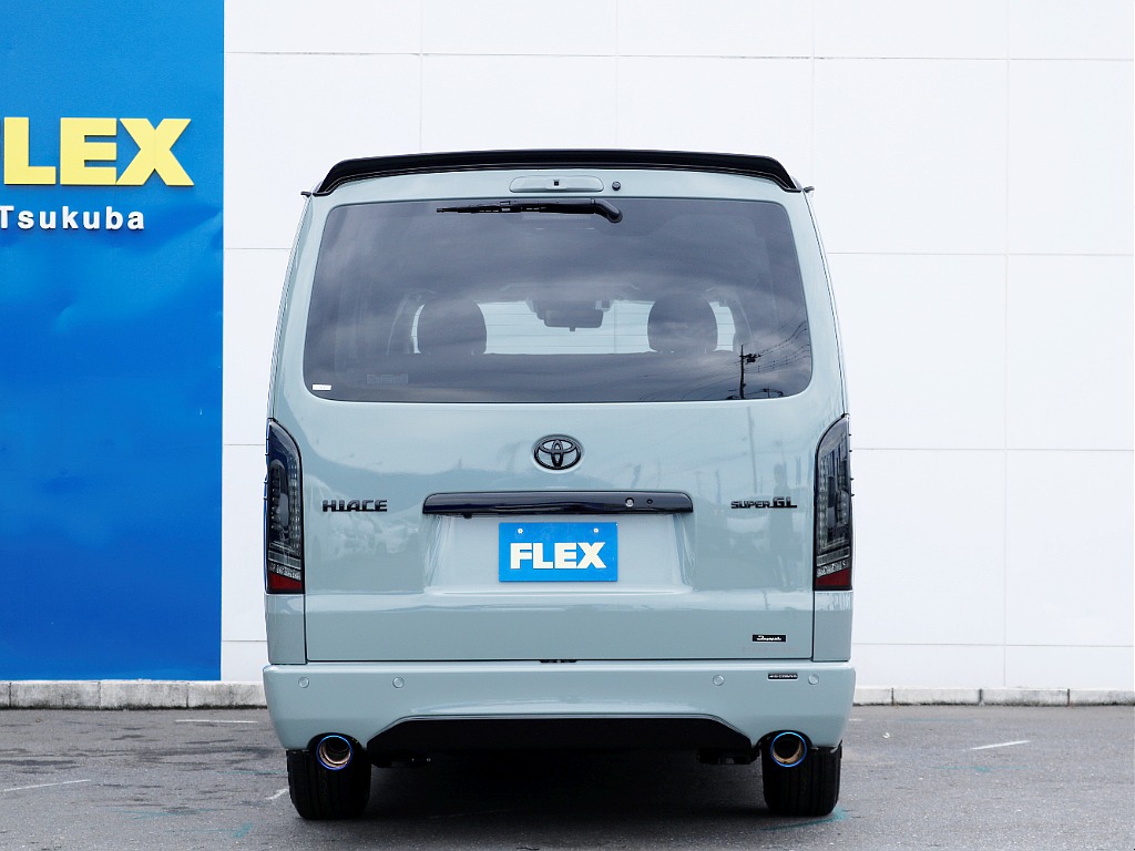 リアビュー☆ リアスポイラー、テールランプ、バンパーこだわってセレクトし仕上げました♪