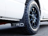 オフロードカスタムには必須なTRDのマッドフラップ！ 見た目だけでなく実用性もあります♪