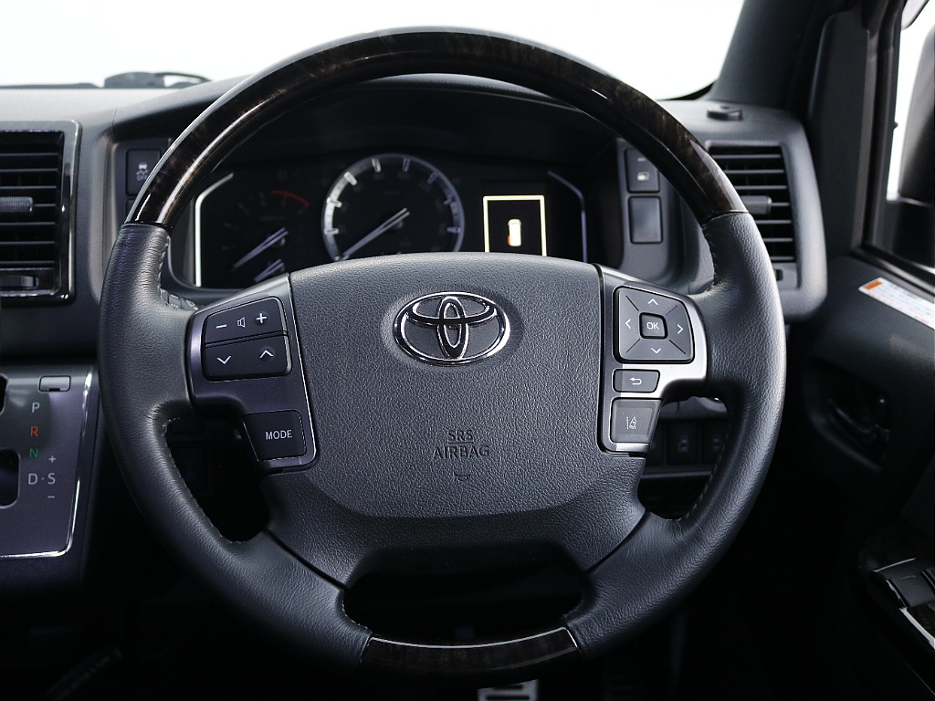 茨城県つくば市にハイエース専門の新車・中古車の展示場を展開！人気のグレード・年式をその場で見比べられます♪皆様のご来場、お問合せを心よりお待ちしております☆