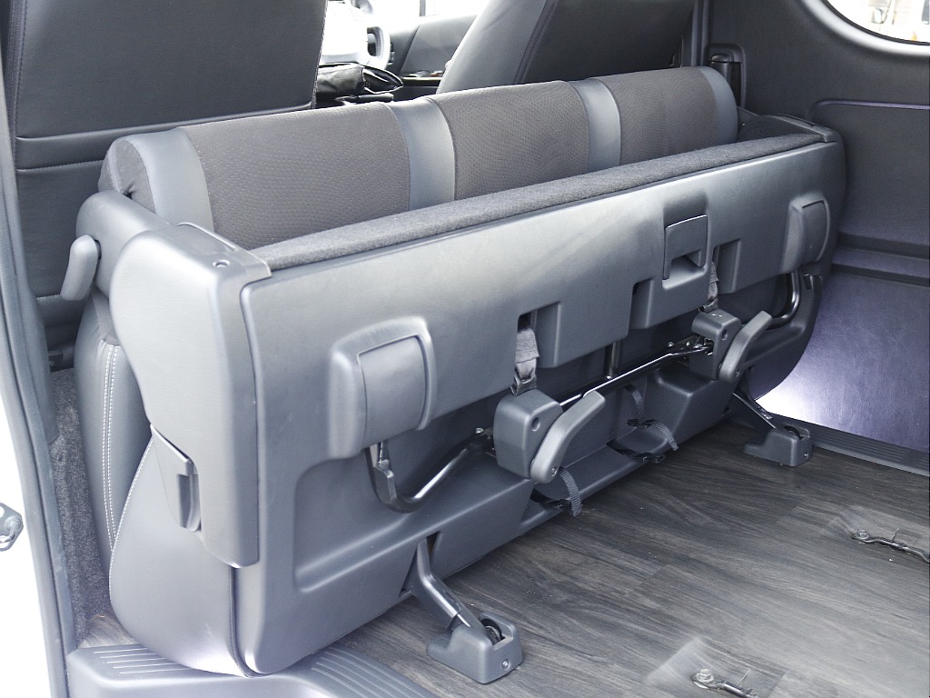 茨城県つくば市にハイエース専門の新車・中古車の展示場を展開！人気のグレード・年式をその場で見比べられます♪皆様のご来場、お問合せを心よりお待ちしております☆