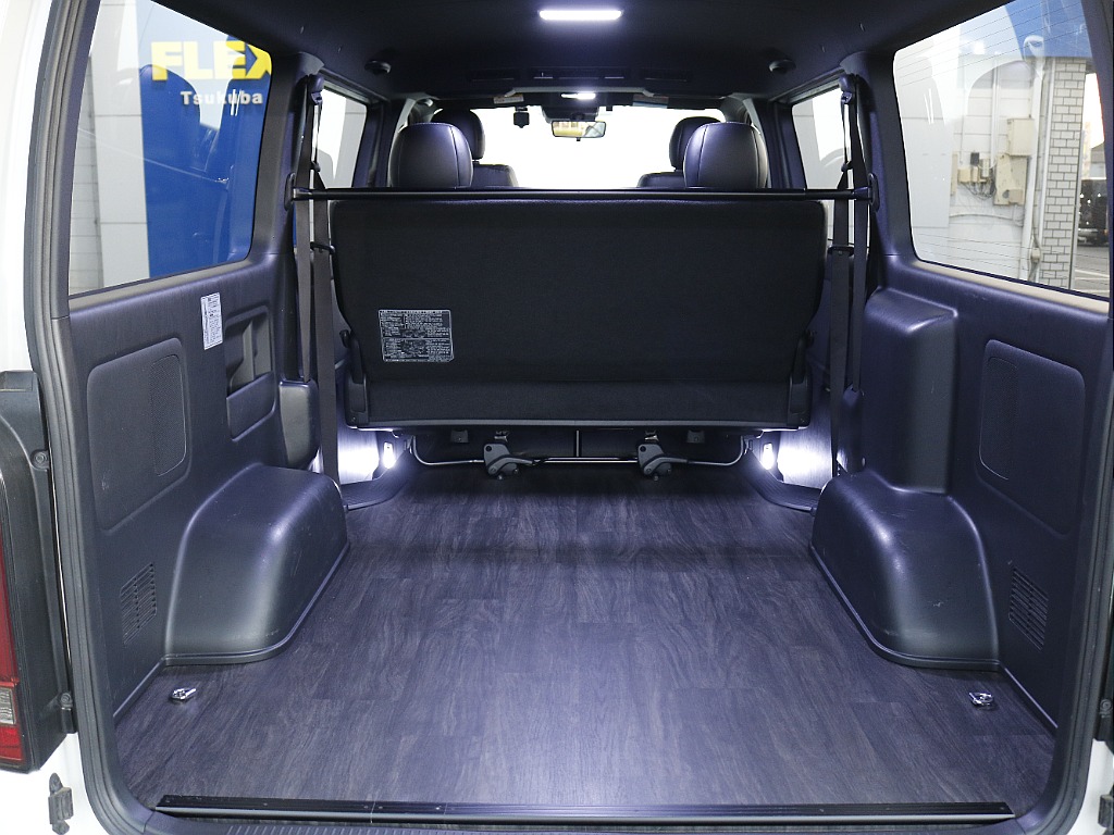 茨城県つくば市にハイエース専門の新車・中古車の展示場を展開！人気のグレード・年式をその場で見比べられます♪皆様のご来場、お問合せを心よりお待ちしております☆