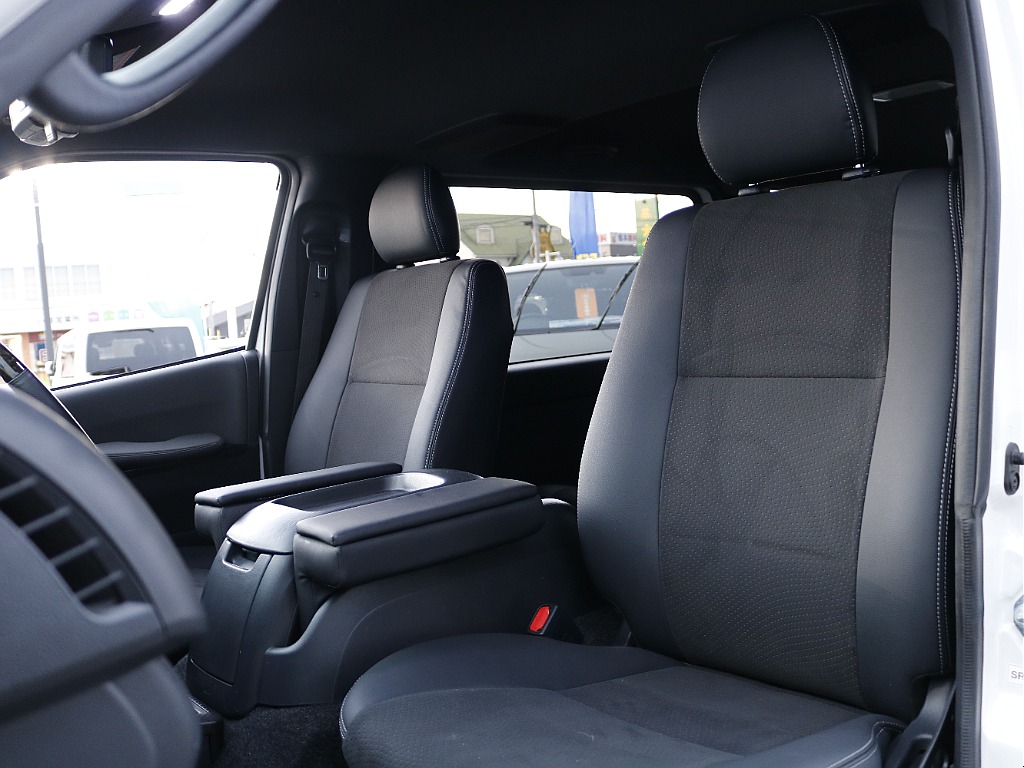 茨城県つくば市にハイエース専門の新車・中古車の展示場を展開！人気のグレード・年式をその場で見比べられます♪皆様のご来場、お問合せを心よりお待ちしております☆