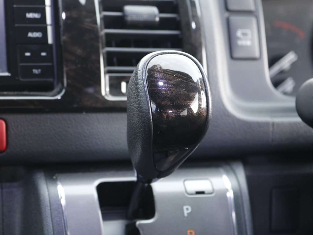 茨城県つくば市にハイエース専門の新車・中古車の展示場を展開！人気のグレード・年式をその場で見比べられます♪皆様のご来場、お問合せを心よりお待ちしております☆