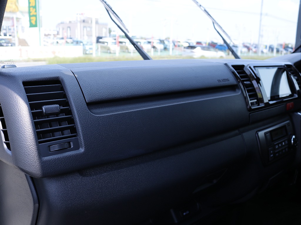 茨城県つくば市にハイエース専門の新車・中古車の展示場を展開！人気のグレード・年式をその場で見比べられます♪皆様のご来場、お問合せを心よりお待ちしております☆