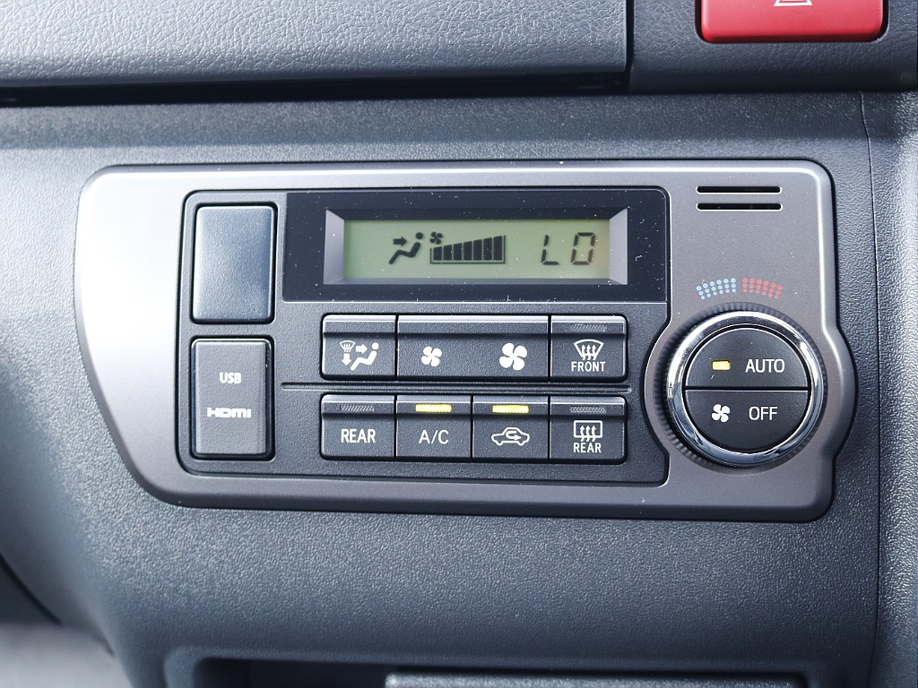 茨城県つくば市にハイエース専門の新車・中古車の展示場を展開！人気のグレード・年式をその場で見比べられます♪皆様のご来場、お問合せを心よりお待ちしております☆