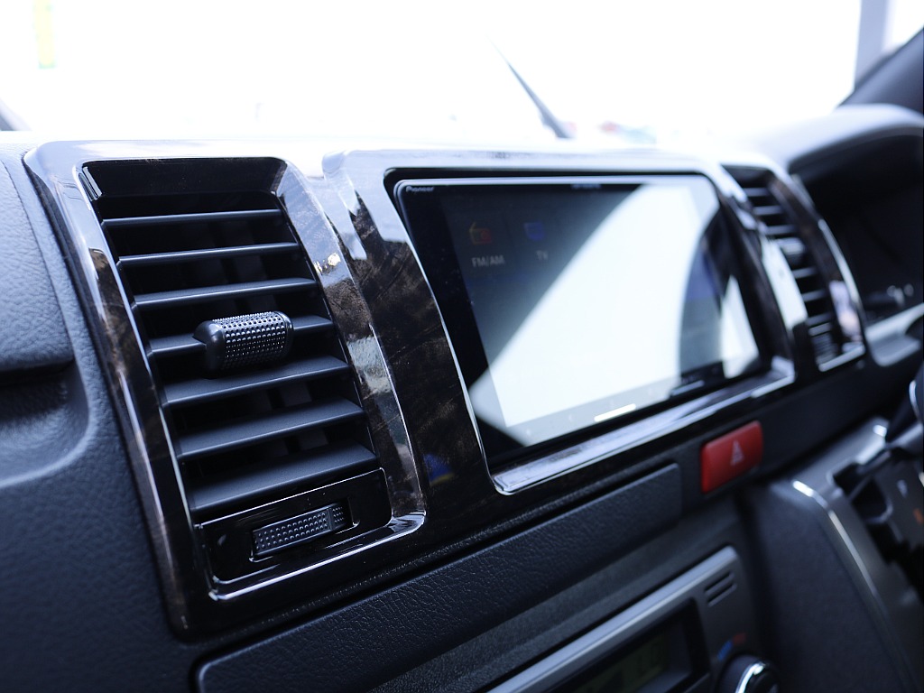 茨城県つくば市にハイエース専門の新車・中古車の展示場を展開！人気のグレード・年式をその場で見比べられます♪皆様のご来場、お問合せを心よりお待ちしております☆