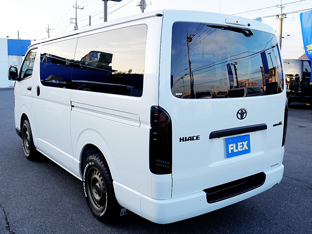 茨城県つくば市にハイエース専門の新車・中古車の展示場を展開！人気のグレード・年式をその場で見比べられます♪皆様のご来場、お問合せを心よりお待ちしております☆