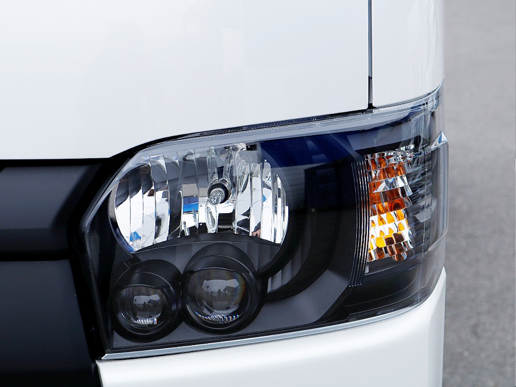 茨城県つくば市にハイエース専門の新車・中古車の展示場を展開！人気のグレード・年式をその場で見比べられます♪皆様のご来場、お問合せを心よりお待ちしております☆