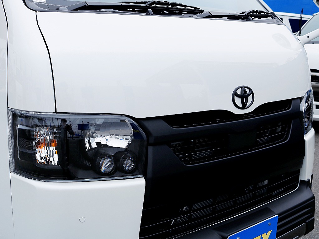 茨城県つくば市にハイエース専門の新車・中古車の展示場を展開！人気のグレード・年式をその場で見比べられます♪皆様のご来場、お問合せを心よりお待ちしております☆