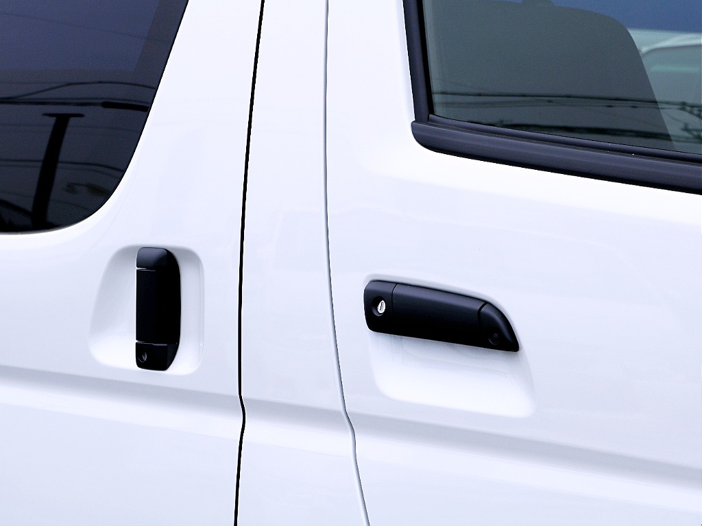 茨城県つくば市にハイエース専門の新車・中古車の展示場を展開！人気のグレード・年式をその場で見比べられます♪皆様のご来場、お問合せを心よりお待ちしております☆