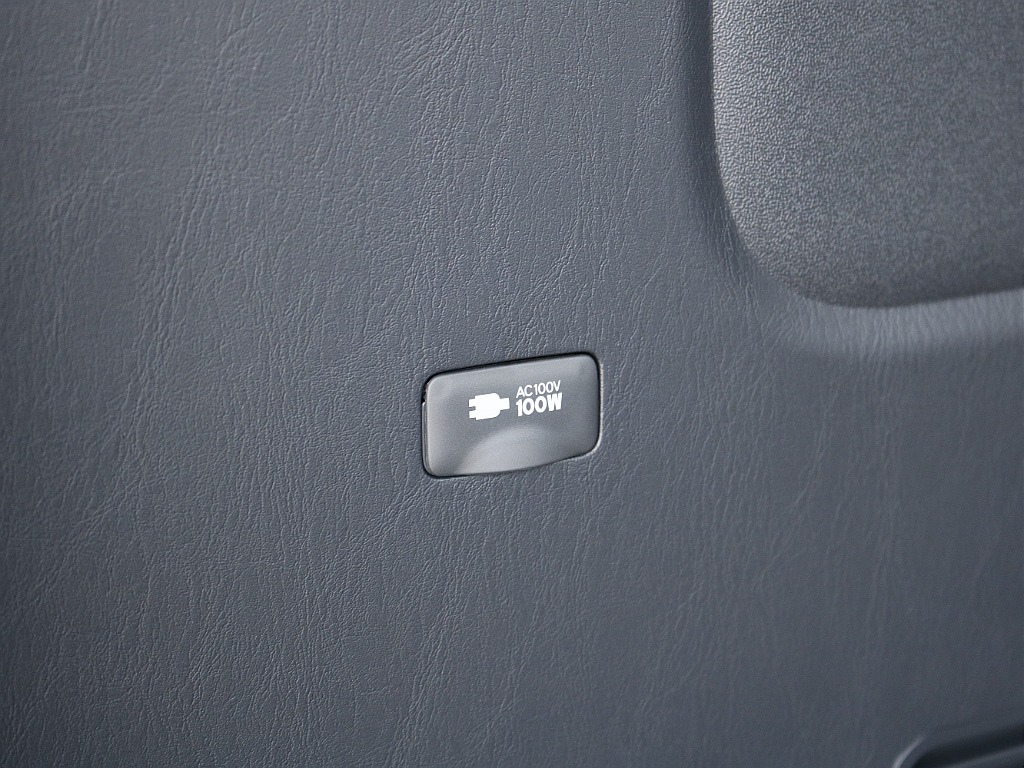 茨城県つくば市にハイエース専門の新車・中古車の展示場を展開！人気のグレード・年式をその場で見比べられます♪皆様のご来場、お問合せを心よりお待ちしております☆