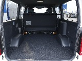 ハイエースバン最大の利点である広大なラゲッジスペース！ ベットキットを追加で取り付ければ車中泊仕様に♪