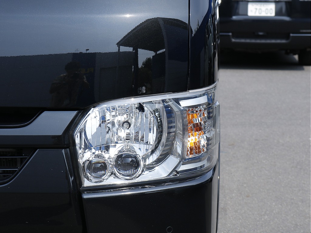 LEDヘッドライト☆☆ 夜間の運転も楽々です♪
