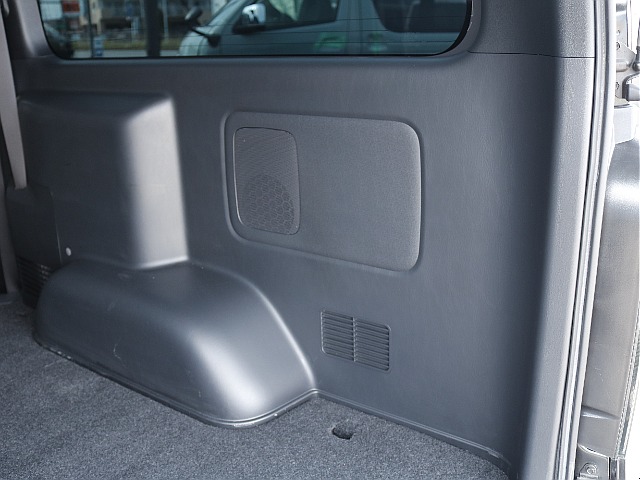 傷ついている車が多い箇所である、リアの内張もきれいな状態を保っております♪