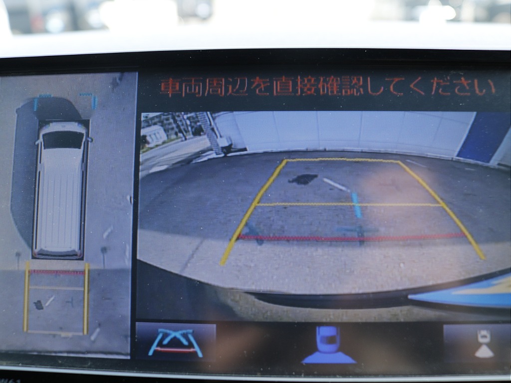 パノラミックビューモニター付き♪ 狭いところの駐車も楽々です♪