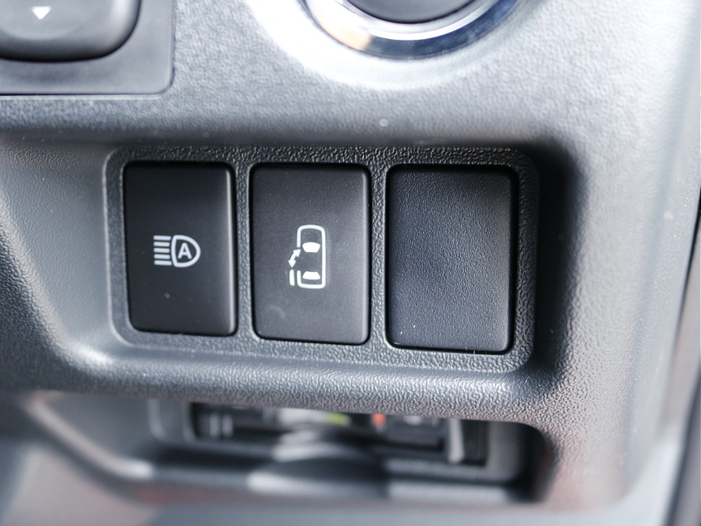パワースライドドア付き♪ 運転席から操作可能です♪