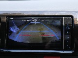 大柄な車体のハイエースには必須装備であるバックカメラも装着済み♪