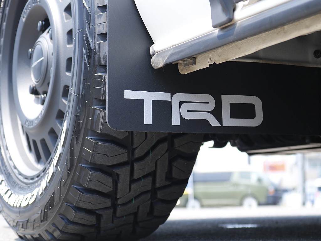 TRD　マッドフラップ！ TRDのロゴでかっこよさが増します！