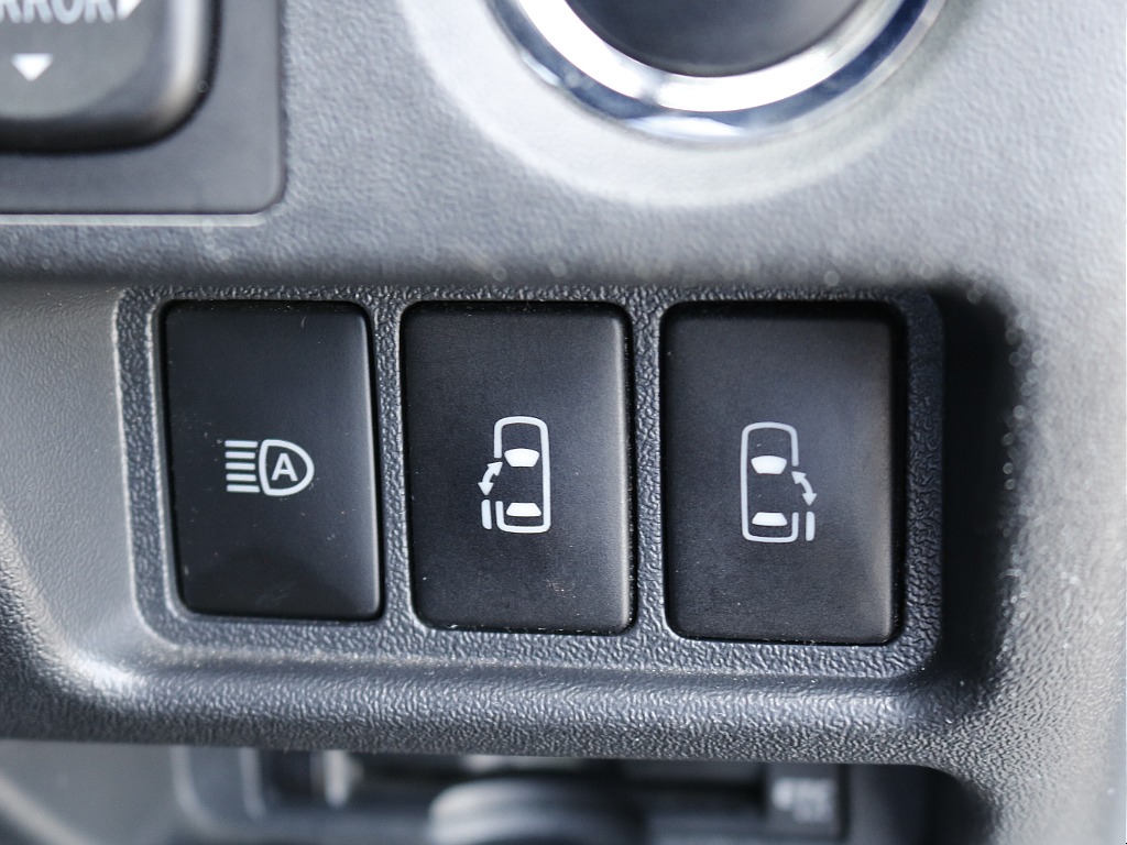 両側パワースライドドア付き！  運転席から開閉可能です♪
