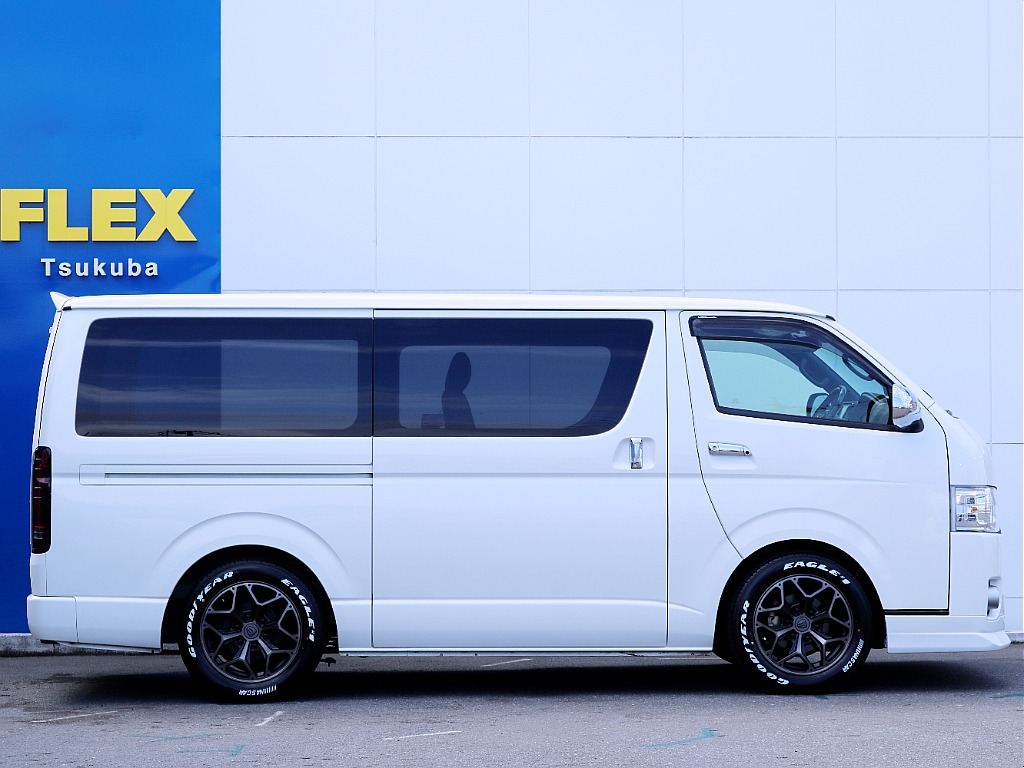 茨城県つくば市にハイエース専門の新車・中古車の展示場を展開！人気のグレード・年式をその場で見比べられます♪皆様のご来場、お問合せを心よりお待ちしております☆