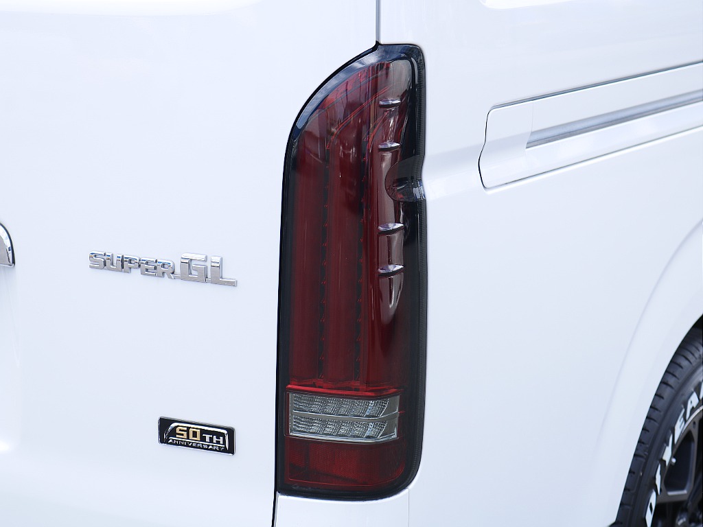 茨城県つくば市にハイエース専門の新車・中古車の展示場を展開！人気のグレード・年式をその場で見比べられます♪皆様のご来場、お問合せを心よりお待ちしております☆