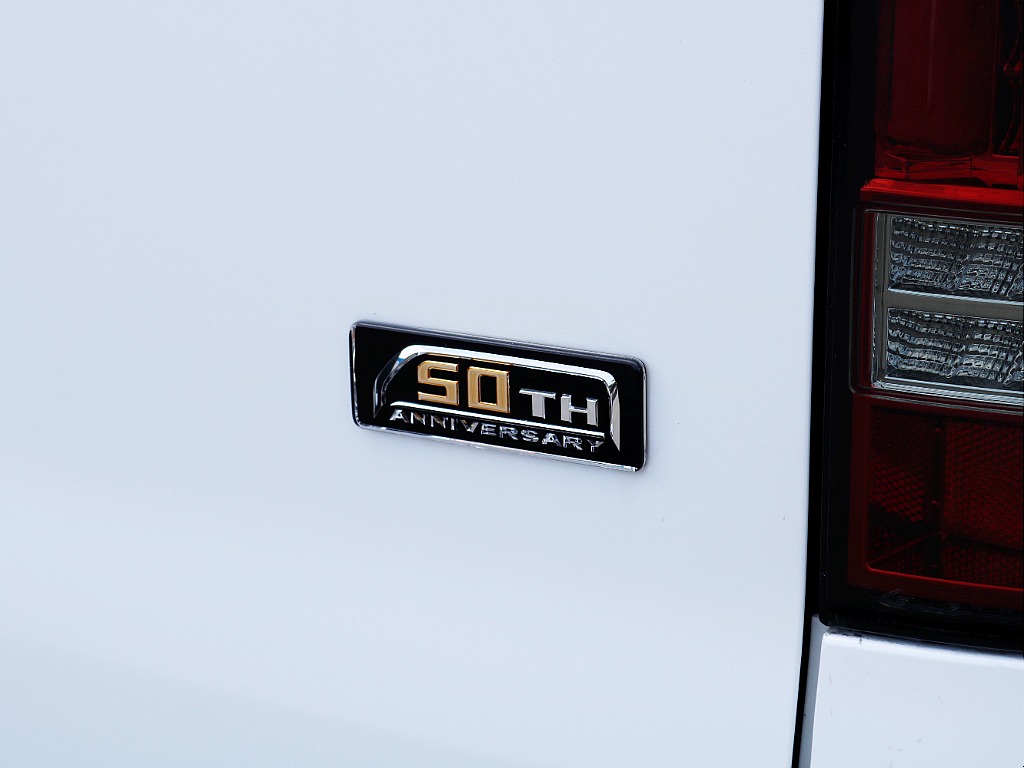 茨城県つくば市にハイエース専門の新車・中古車の展示場を展開！人気のグレード・年式をその場で見比べられます♪皆様のご来場、お問合せを心よりお待ちしております☆