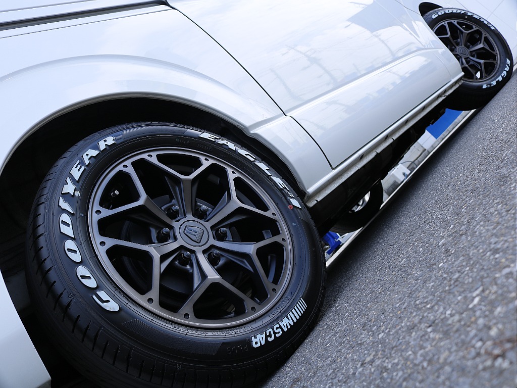 茨城県つくば市にハイエース専門の新車・中古車の展示場を展開！人気のグレード・年式をその場で見比べられます♪皆様のご来場、お問合せを心よりお待ちしております☆