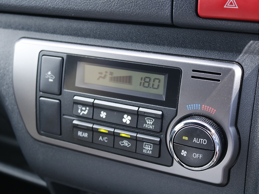 茨城県つくば市にハイエース専門の新車・中古車の展示場を展開！人気のグレード・年式をその場で見比べられます♪皆様のご来場、お問合せを心よりお待ちしております☆