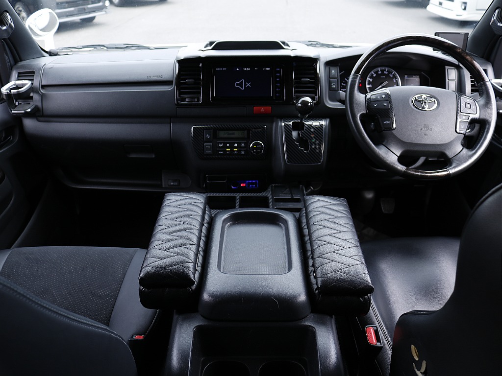 運転席周り☆ ダークプライムⅡ特有の高級感のある内装です♪