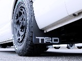 オフロード仕様にはゴツゴツのタイヤとマッドフラップは外せません！！