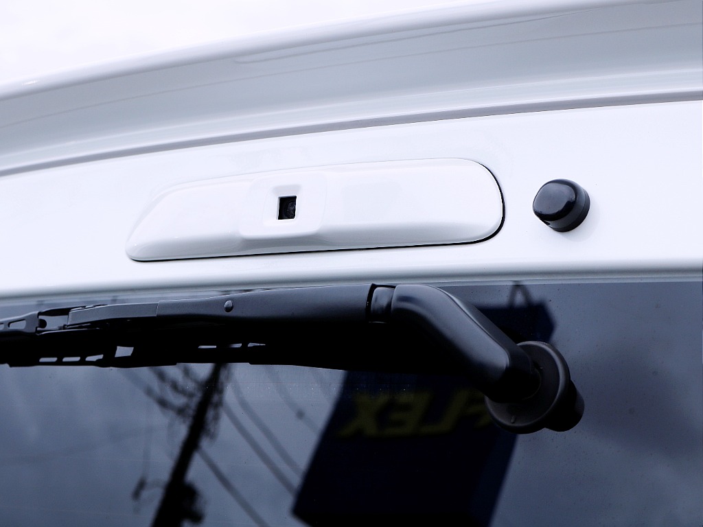 茨城県つくば市にハイエース専門の新車・中古車の展示場を展開！人気のグレード・年式をその場で見比べられます♪皆様のご来場、お問合せを心よりお待ちしております☆