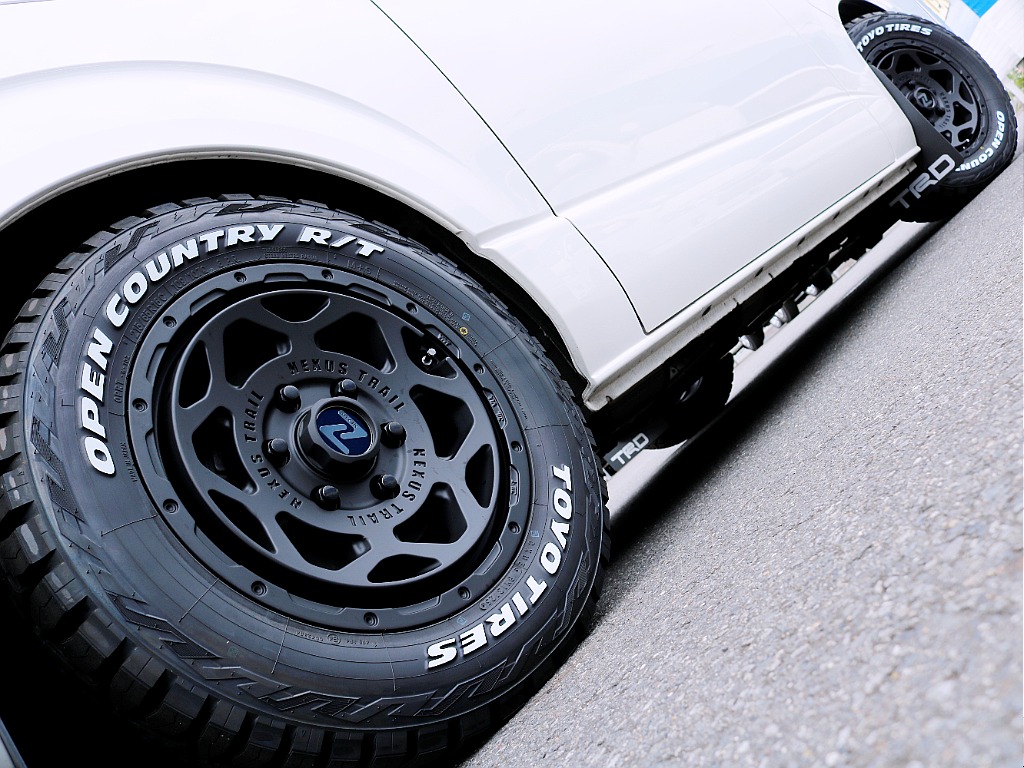 茨城県つくば市にハイエース専門の新車・中古車の展示場を展開！人気のグレード・年式をその場で見比べられます♪皆様のご来場、お問合せを心よりお待ちしております☆