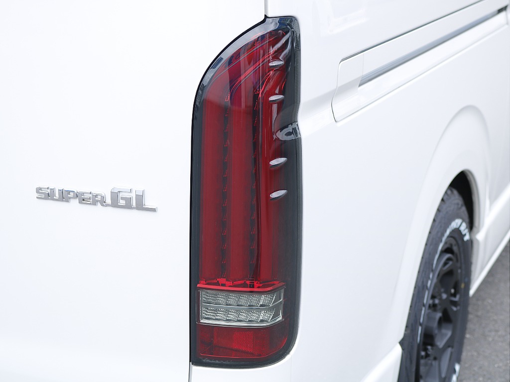 茨城県つくば市にハイエース専門の新車・中古車の展示場を展開！人気のグレード・年式をその場で見比べられます♪皆様のご来場、お問合せを心よりお待ちしております☆