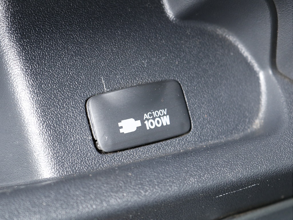 100Vコンセント付き♪ 家庭用のコンセントがお使いいただけます♪