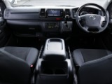 運転席周りも高級感ある造りとなっております♪
