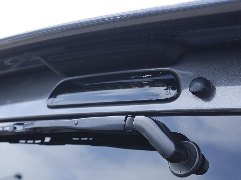 茨城県つくば市にハイエース専門の新車・中古車の展示場を展開！人気のグレード・年式をその場で見比べられます♪皆様のご来場、お問合せを心よりお待ちしております☆