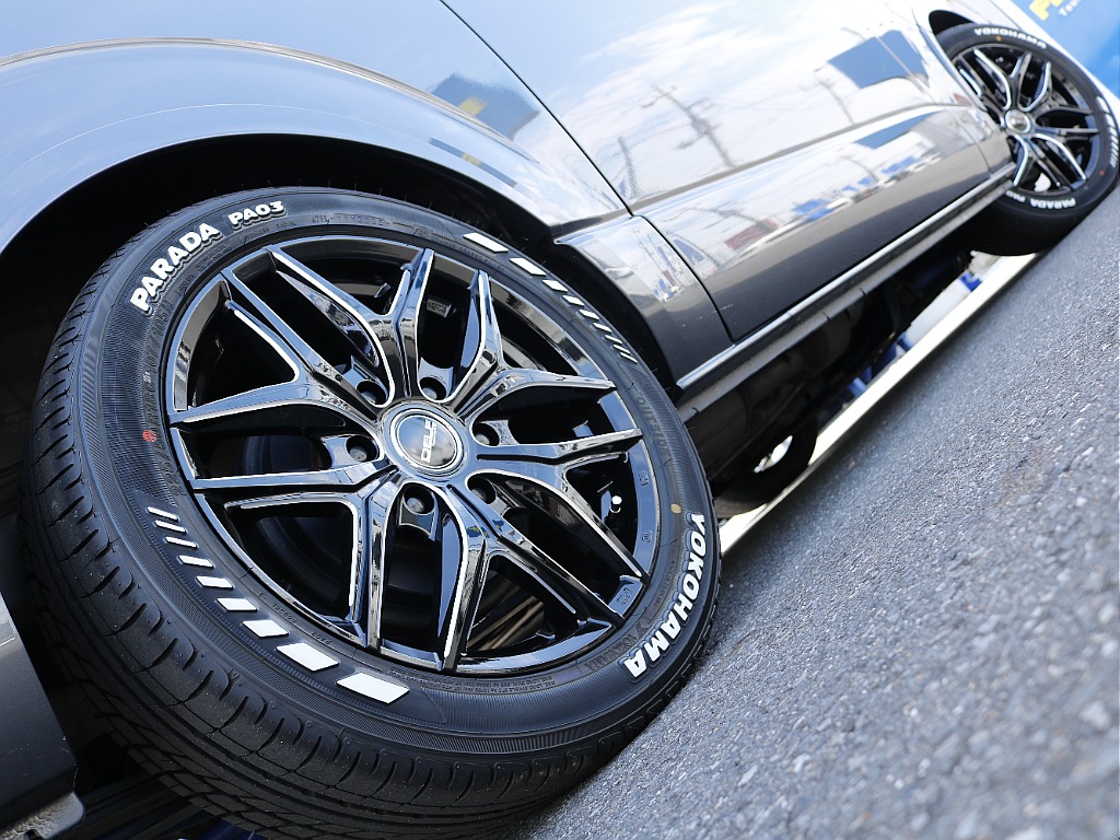 茨城県つくば市にハイエース専門の新車・中古車の展示場を展開！人気のグレード・年式をその場で見比べられます♪皆様のご来場、お問合せを心よりお待ちしております☆