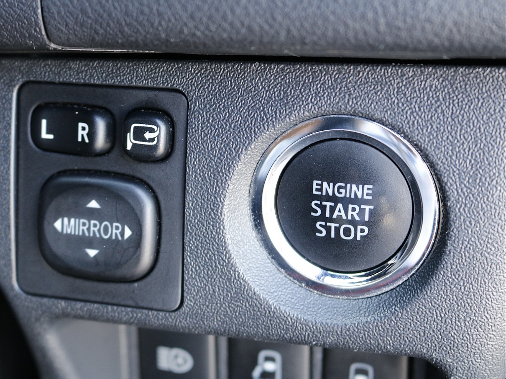 茨城県つくば市にハイエース専門の新車・中古車の展示場を展開！人気のグレード・年式をその場で見比べられます♪皆様のご来場、お問合せを心よりお待ちしております☆