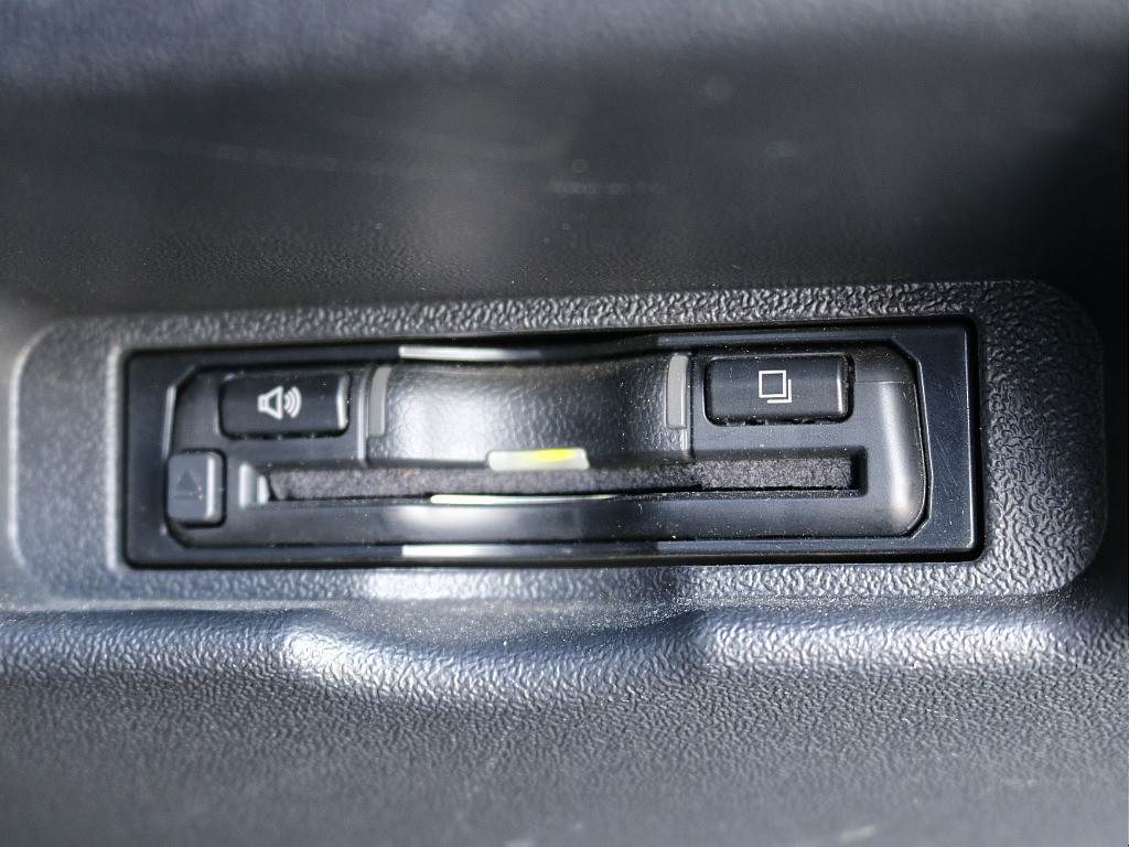 茨城県つくば市にハイエース専門の新車・中古車の展示場を展開！人気のグレード・年式をその場で見比べられます♪皆様のご来場、お問合せを心よりお待ちしております☆